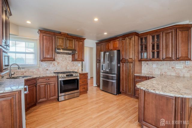 4 Chipwood Lane, North Brunswick, NJ 08902