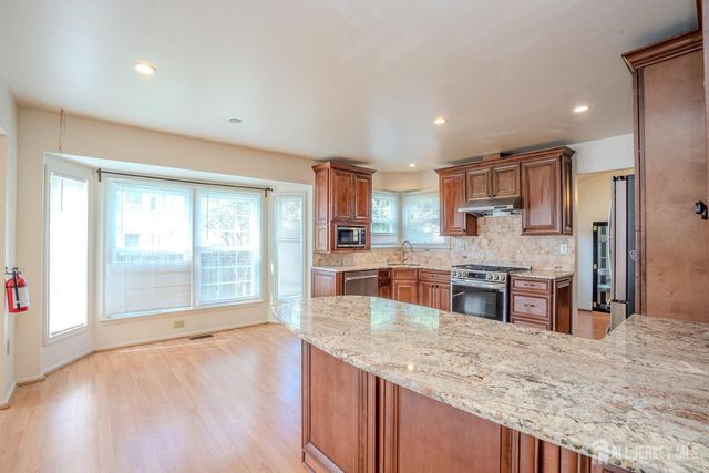 4 Chipwood Lane, North Brunswick, NJ 08902