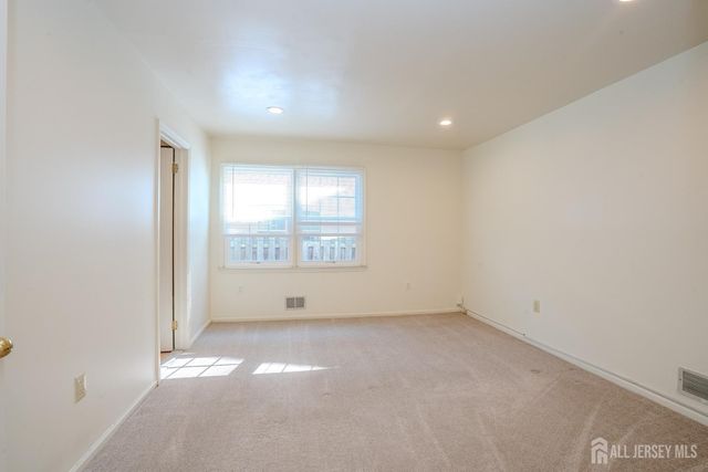 4 Chipwood Lane, North Brunswick, NJ 08902