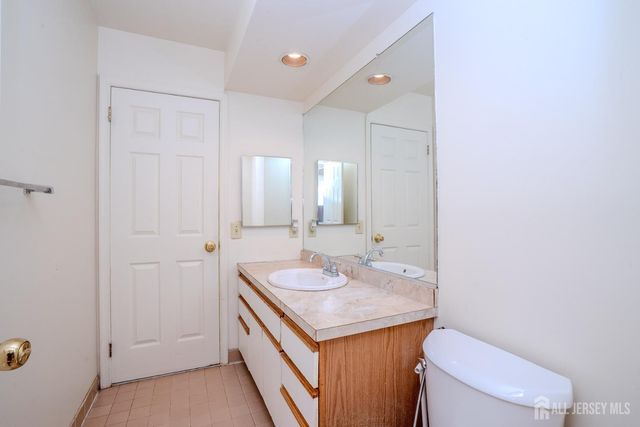 4 Chipwood Lane, North Brunswick, NJ 08902