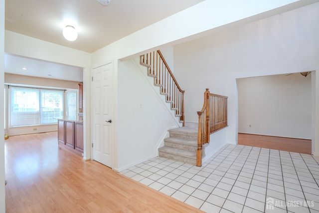 4 Chipwood Lane, North Brunswick, NJ 08902