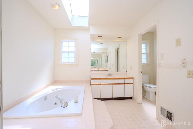 4 Chipwood Lane, North Brunswick, NJ 08902