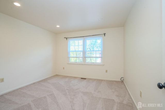 4 Chipwood Lane, North Brunswick, NJ 08902
