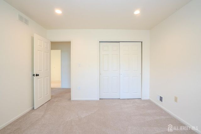 4 Chipwood Lane, North Brunswick, NJ 08902