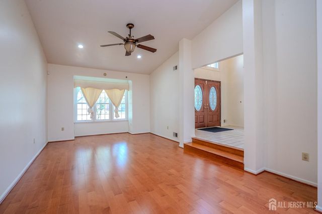4 Chipwood Lane, North Brunswick, NJ 08902