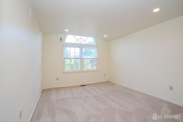 4 Chipwood Lane, North Brunswick, NJ 08902