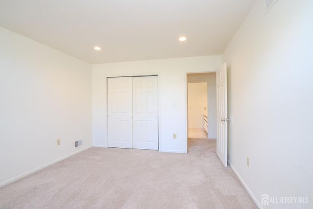 4 Chipwood Lane, North Brunswick, NJ 08902