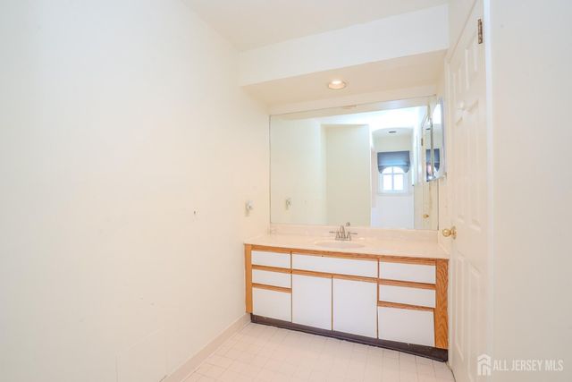 4 Chipwood Lane, North Brunswick, NJ 08902