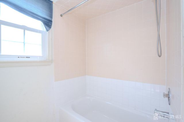 4 Chipwood Lane, North Brunswick, NJ 08902