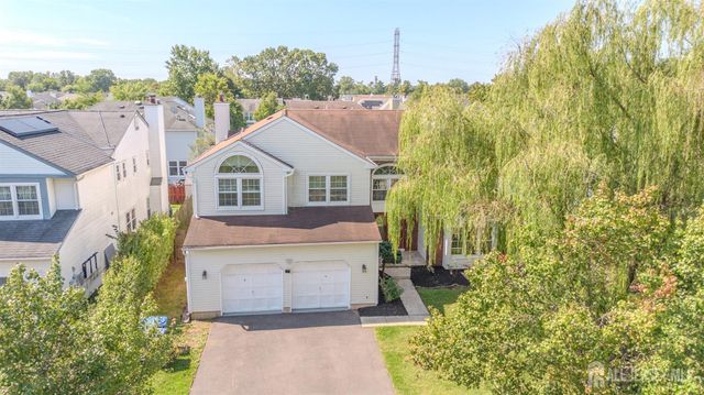 4 Chipwood Lane, North Brunswick, NJ 08902