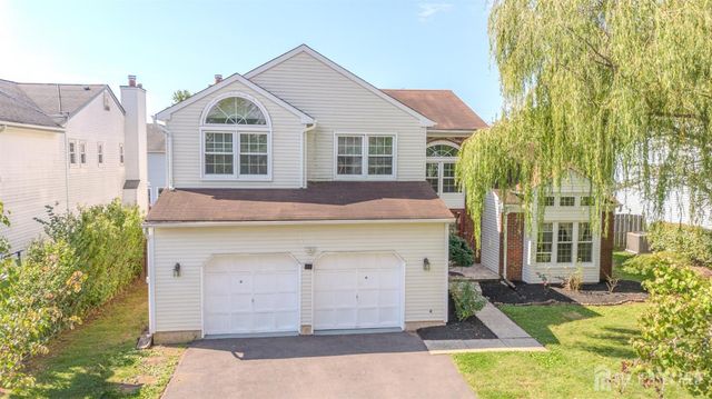 4 Chipwood Lane, North Brunswick, NJ 08902
