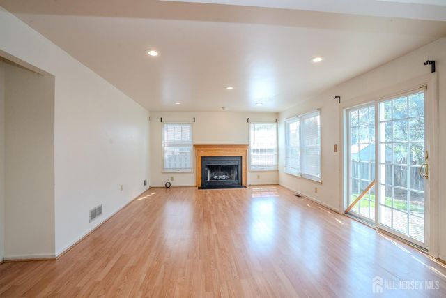4 Chipwood Lane, North Brunswick, NJ 08902