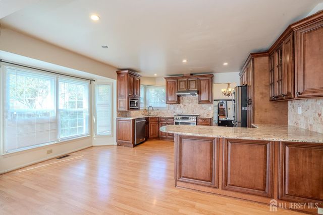 4 Chipwood Lane, North Brunswick, NJ 08902