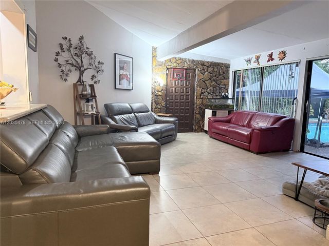 18240 NE 8th Ave, North Miami Beach, FL 33162