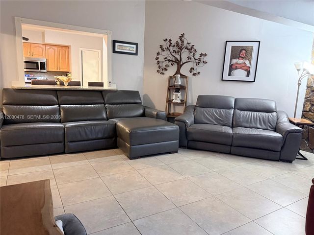 18240 NE 8th Ave, North Miami Beach, FL 33162