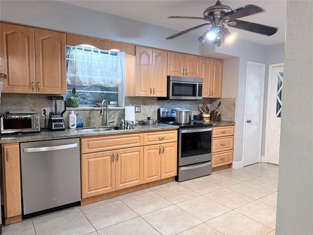 18240 NE 8th Ave, North Miami Beach, FL 33162