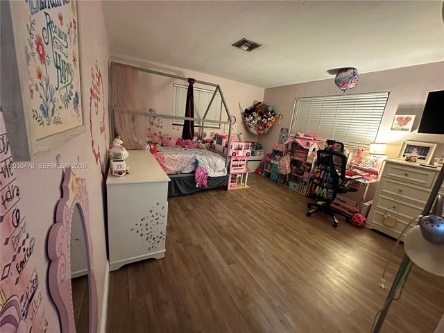 18240 NE 8th Ave, North Miami Beach, FL 33162