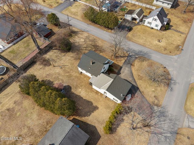 6 Woodside Avenue, Moreau, NY 12803