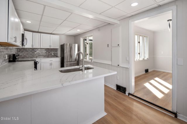 6 Woodside Avenue, Moreau, NY 12803