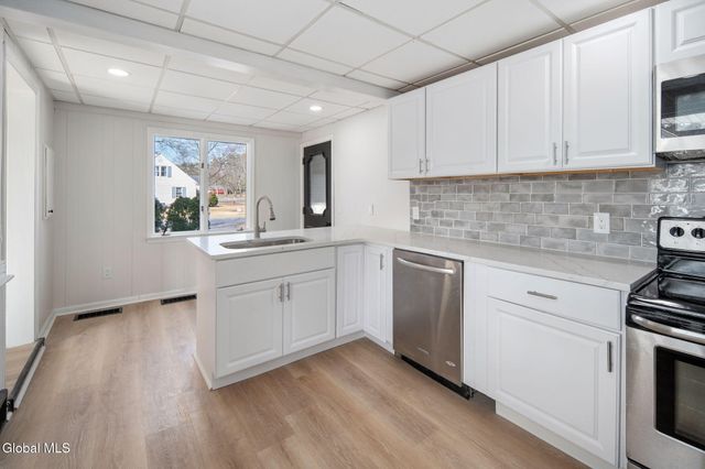 6 Woodside Avenue, Moreau, NY 12803