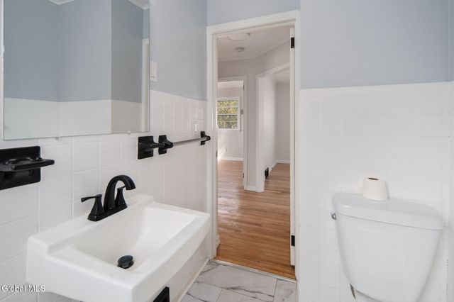 6 Woodside Avenue, Moreau, NY 12803