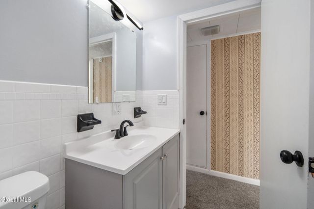 6 Woodside Avenue, Moreau, NY 12803