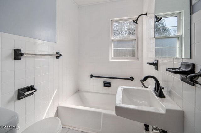 6 Woodside Avenue, Moreau, NY 12803