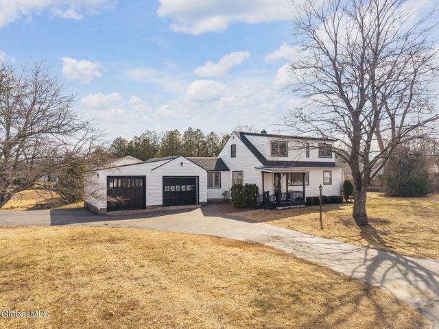 6 Woodside Avenue, Moreau, NY 12803