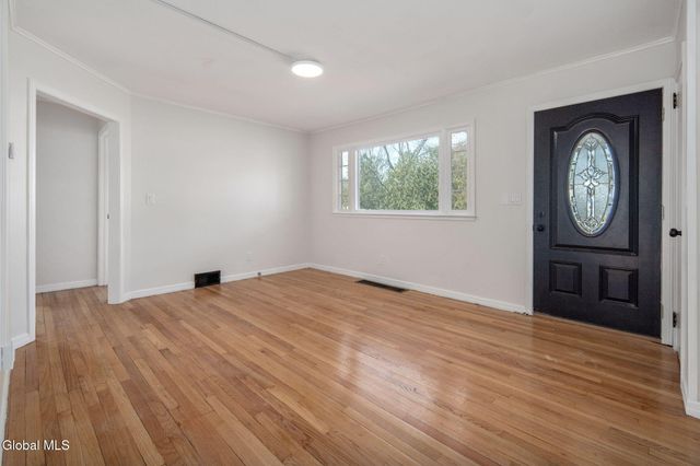 6 Woodside Avenue, Moreau, NY 12803