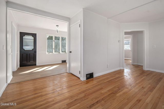 6 Woodside Avenue, Moreau, NY 12803