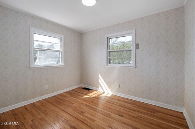 6 Woodside Avenue, Moreau, NY 12803