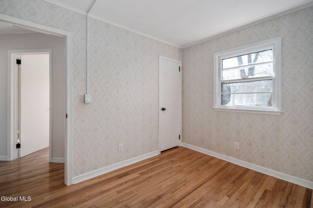 6 Woodside Avenue, Moreau, NY 12803