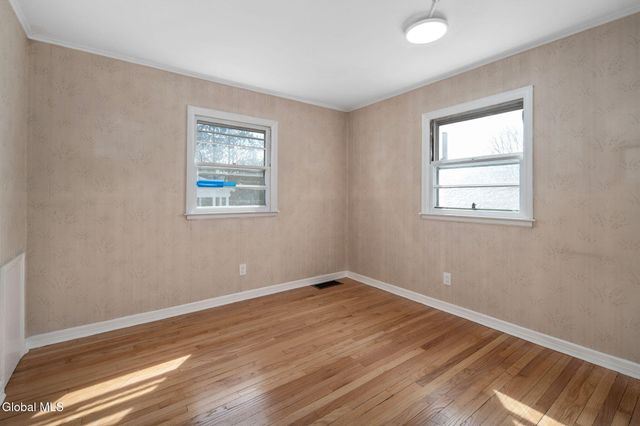 6 Woodside Avenue, Moreau, NY 12803