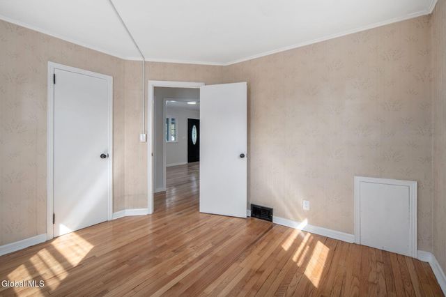 6 Woodside Avenue, Moreau, NY 12803