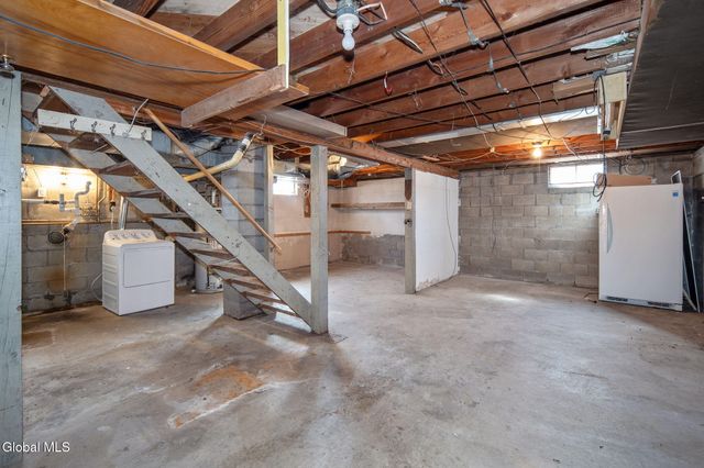 6 Woodside Avenue, Moreau, NY 12803