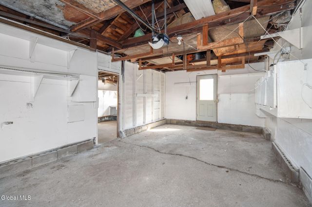 6 Woodside Avenue, Moreau, NY 12803