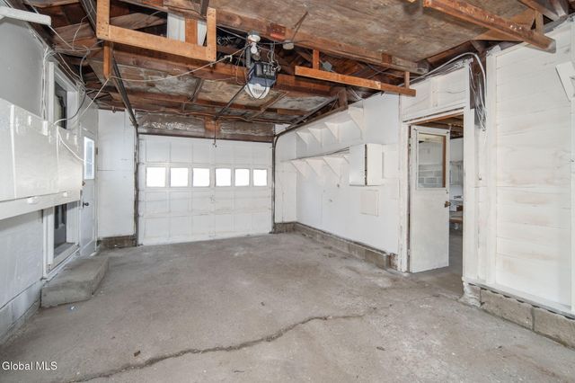 6 Woodside Avenue, Moreau, NY 12803