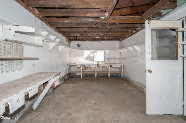 6 Woodside Avenue, Moreau, NY 12803