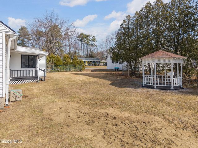 6 Woodside Avenue, Moreau, NY 12803