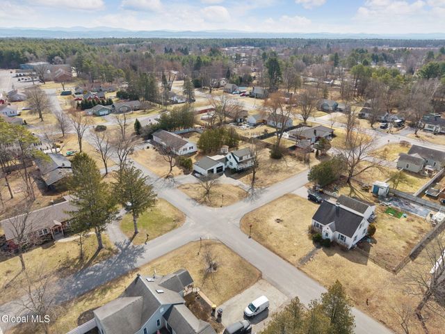 6 Woodside Avenue, Moreau, NY 12803