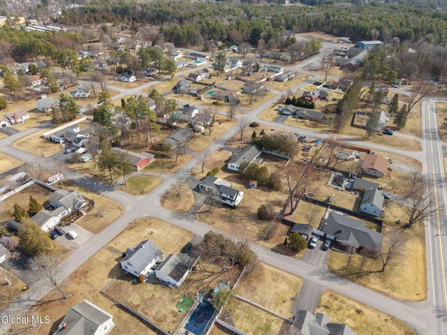 6 Woodside Avenue, Moreau, NY 12803