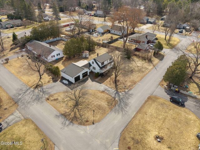 6 Woodside Avenue, Moreau, NY 12803