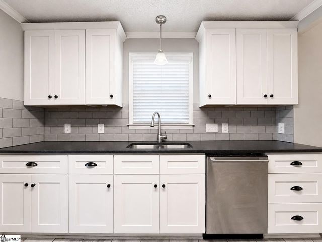200 Carolina Avenue, Greer, SC 29650