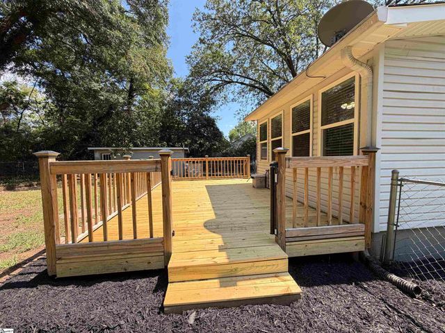 200 Carolina Avenue, Greer, SC 29650
