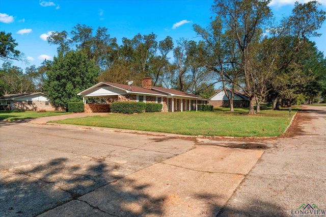 102 Westwood PKWY, Naples, TX 75568