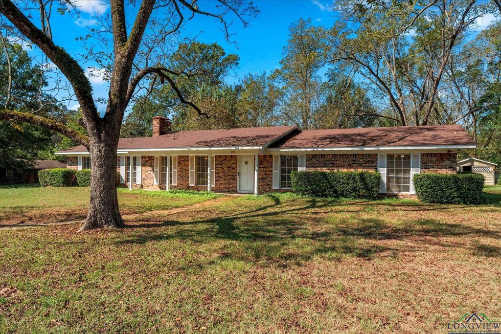 102 Westwood PKWY, Naples, TX 75568