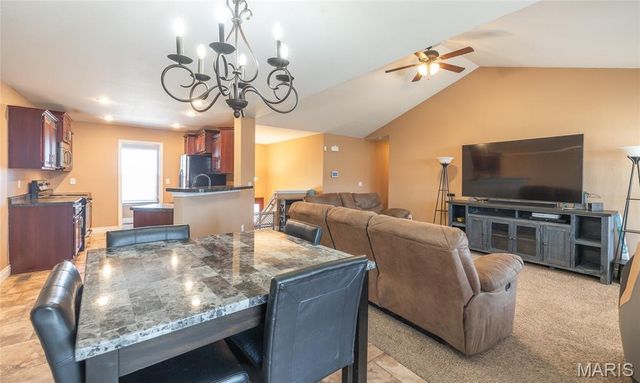 103 Granite Court, St Robert, MO 65584