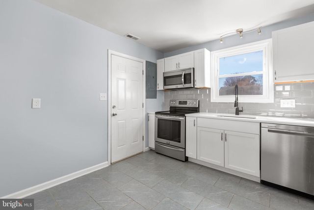 1503 DIXON ST, Fredericksburg, VA 22401