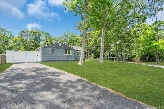 94 E Bay Avenue, Hampton Bays, NY 11946