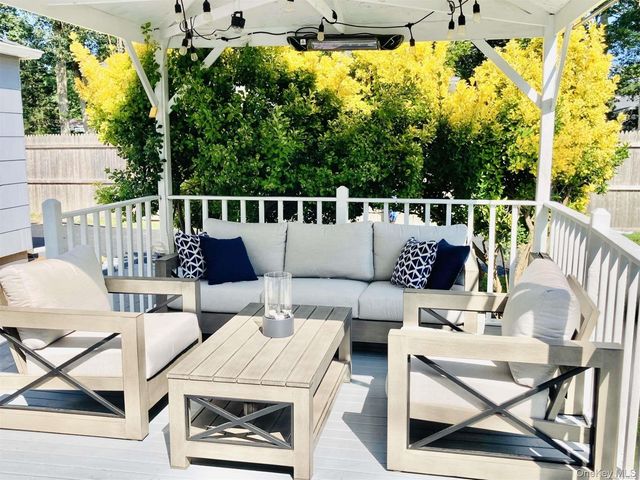 94 E Bay Avenue, Hampton Bays, NY 11946